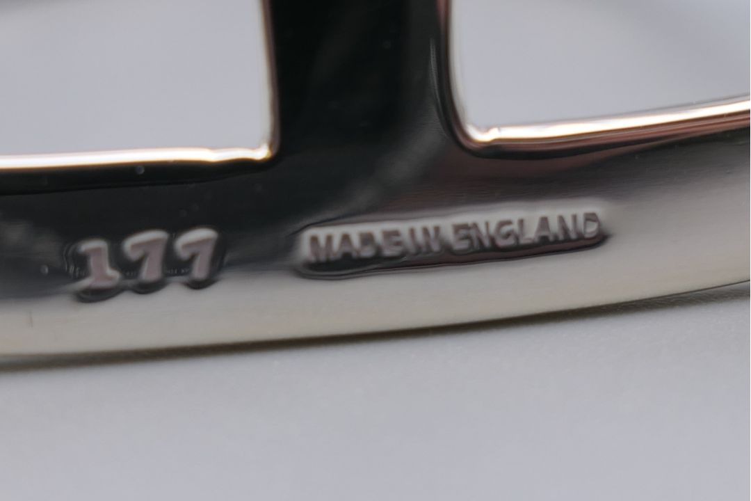 An Asprey silver toast rack , a silver handled button hook and a silver teaspoon. - Image 6 of 15