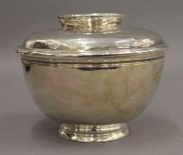 A silver lidded bowl. Approximately 10.5 cm high. 16.8 troy ounces.