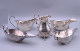 Two pairs of silver sauce boats and a cream jug. The largest sauce boat 15.5 cm wide. 13.