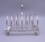 A large silver toast rack. 9.2 troy ounces.