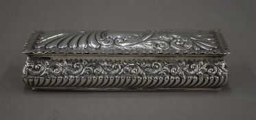A small silver trinket box. 12 cm long. 82.5 grammes.