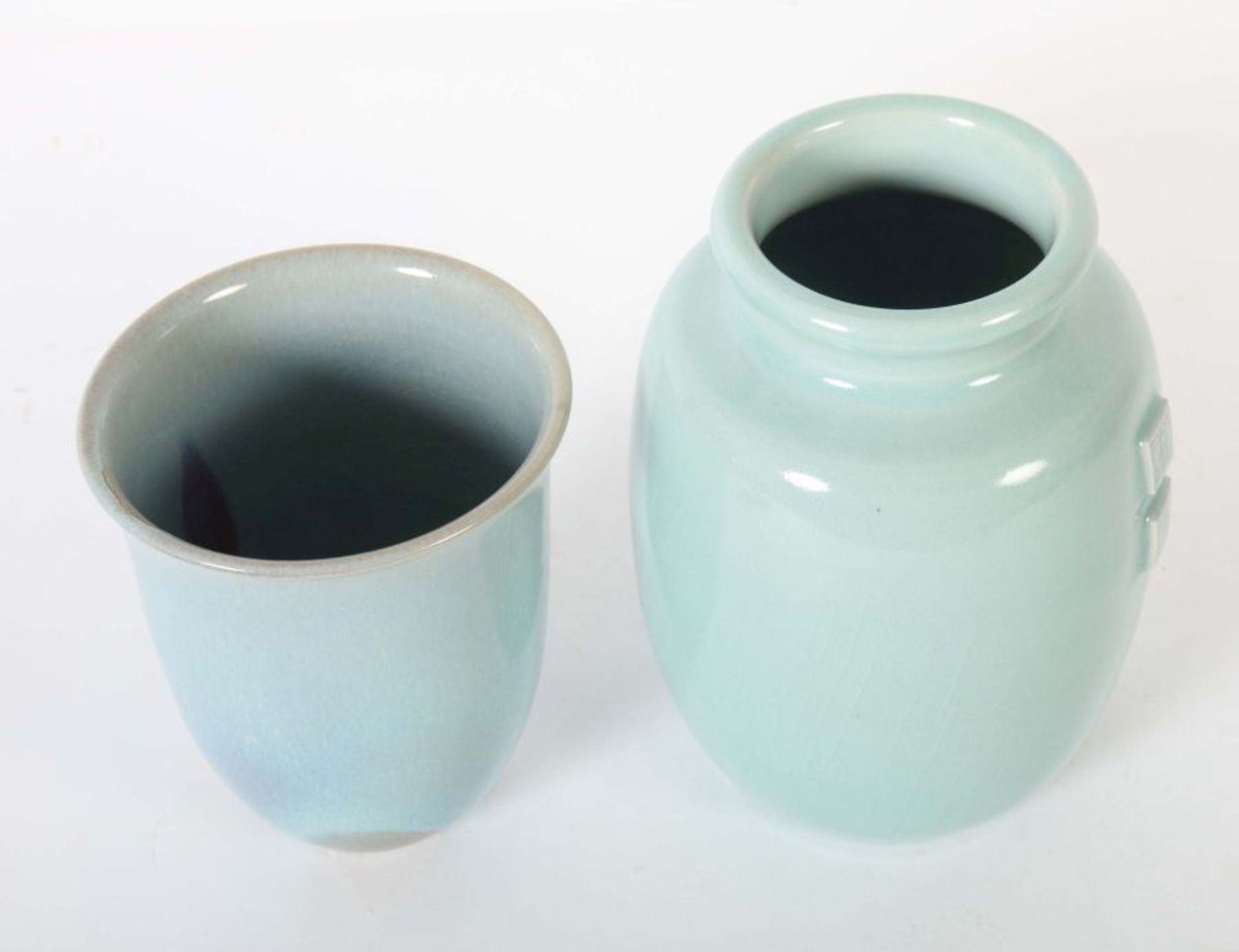 2 Studiokeramik-Vasen Deutschland, 2. Hälfte 20. Jh., beiger Scherben, eine Vase in ovoider Form - Bild 2 aus 4
