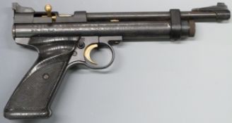 Crossman 2240 .22 air pistol with shaped and chequered grips, serial number 606B01041.