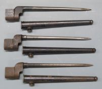 Three British WW2 number 4 Mk II bayonets with 20cm blades and scabbards. PLEASE NOTE ALL BLADED
