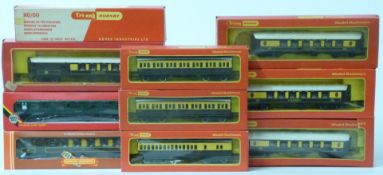 Ten Tri-ang Hornby and Hornby 00 gauge model railway passenger coaches including BR and SR, all in