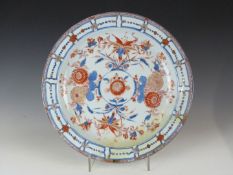 A 19thC Chinese Imari charger / shallow dish, diameter 36cm