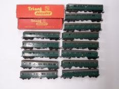 Fifteen Tri-ang and Hornby 00 gauge model railway Southern EMU Power cars, Trailer cars and coaches.