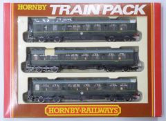 Hornby 00 gauge model railway BR 3-Car Diesel Multiple Unit Cass 110 Train Pack, R.369, in