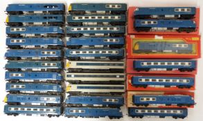 Twenty-seven Tri-ang and Hornby 00 gauge model railway The Blue Pullman Power cars, Trailer cars and