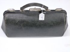 A leather Gladstone / doctor's bag, W40cm