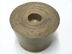 Run of 4lb avoir downwards nesting cup weights