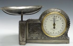 Salter's No 106T double sided shop scales or trade spring balance, the cast iron base decorated with