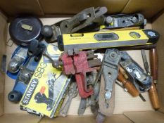 A collection of woodworking tools including boxed Stanley SB3 plane, no 220, no 6, carving / turning