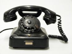 Vintage W38 telephone, marked VEB RFT 305 to base, H17cm
