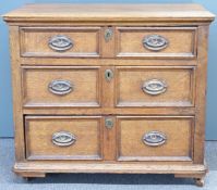 Small oak chest of three drawers, W82 x D50 x H72cm