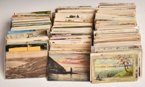 A box of loose all world postcards, mainly Edwardian to 1950s, subjects include USA, New York,