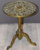 Billington and Newton (brass founders, Longport, Staffordshire) circular brass revolving trivet or