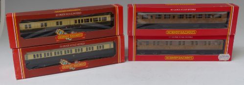 Thirteen Hornby 00 gauge model railway coaches including R.452 MR Clerestory Composite Coach, R.