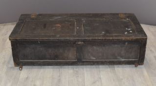 A tool chest and tools including Record no 073 and 4½, folding rule, saws, levels, further planes,