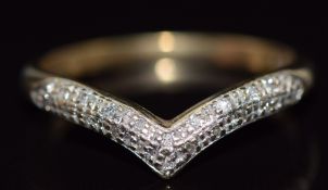 A 9ct gold ring set with diamonds in a V setting, 2g, size R