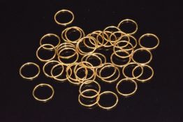 Nineteen pairs of 9ct gold hoop earrings, 12.4g