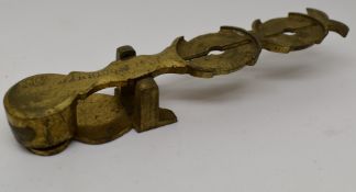 Harrison rocker type sovereign balance, L10cm