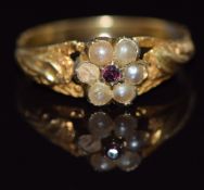 Georgian ring set with a garnet and pearls, verso a hair compartment, 1.3g, size I/J