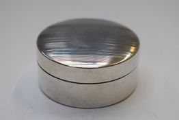 George VI hallmarked silver circular pill or dressing table pot, with Art Deco style decoration to
