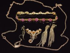 A 9ct gold chain / necklace (4.7g), silver gilt tassel earrings and a 14k gold pendant (3.1g)