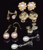 Four pairs of 9ct gold earrings (6.4g) and two pairs of pearl earrings