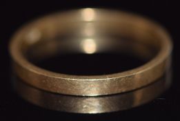 An 18ct gold wedding band/ ring, 2.6g, size Q/R