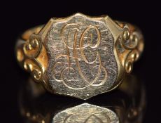 An 18ct signet ring with scrolling decoration to the shoulders, Chester 1912 , 8.4g, size O