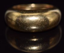 An 18ct gold ring, 8.6g, size K/L