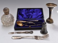 Hallmarked silver items to include presentation sugar set comprising sifter spoon, tongs and