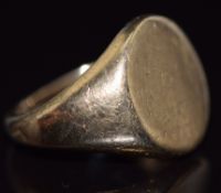 A 9ct gold signet ring, 9.5g, size L
