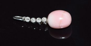 Victorian pendant set with a conch pearl and four diamonds, length 2.2cm