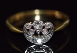 Art Deco 18ct gold ring set with diamonds in a platinum setting, 2.4g, size O