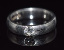 A platinum ring set with a round cut diamond of approximately 0.25ct, 9.3g, size I/J
