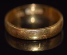 A 22ct gold wedding band/ring, 3.4g, size L