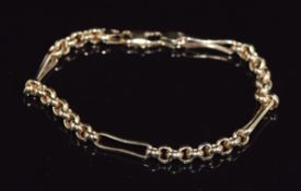 A 9ct gold bracelet made up of elongated and circular links, 5.6g
