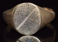 A 9ct gold signet ring, 4.7g, size V/W