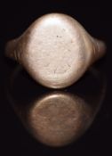 A 9ct gold signet ring, 6.5g