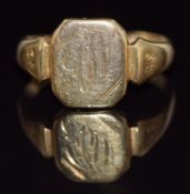 An 18ct gold signet ring, 4.5g