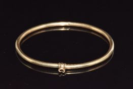 A yellow metal bangle, 11.6g