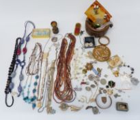 A collection of jewellery including necklaces, vintage brooches, etc