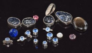 Four carved sapphires, a black star sapphire, 10 mounted sapphires, etc
