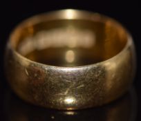 A 22ct gold wedding band, 6.2g, size I