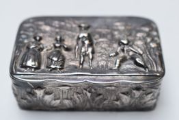 Edward VII hallmarked silver snuff box with embossed scene to lid, Birmingham 1908, maker
