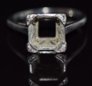 A platinum ring mount, 3g, size N