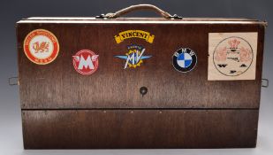 A wooden pistol shooting range box with fitted interior and carry handle, 52x28x15cm.